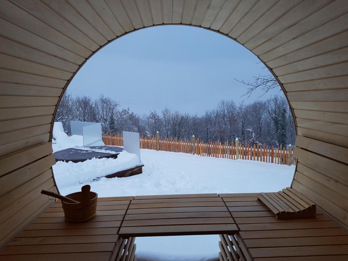 Agriturismo La Giasena Panzió Ponte nellʼAlpi Kültér fotó